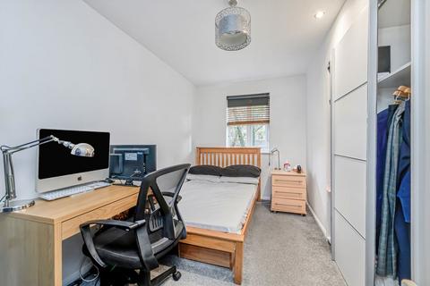2 bedroom flat to rent, Croft Street, London SE8