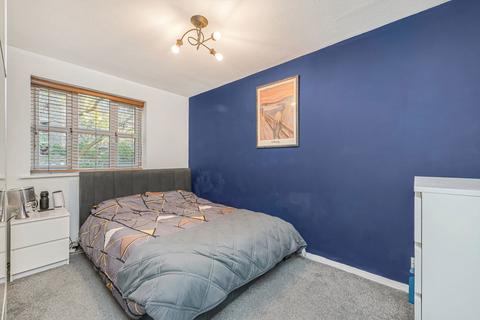 2 bedroom flat to rent, Croft Street, London SE8