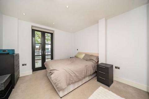 1 bedroom flat for sale, Albany Court, London W4
