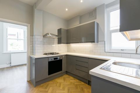 2 bedroom apartment to rent, Hillcrest Road, London W3