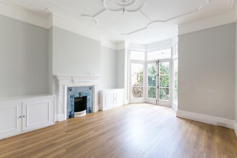 2 bedroom apartment to rent, Hillcrest Road, London W3
