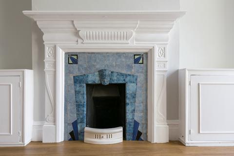 2 bedroom apartment to rent, Hillcrest Road, London W3