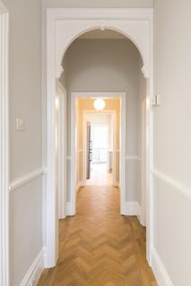 2 bedroom apartment to rent, Hillcrest Road, London W3