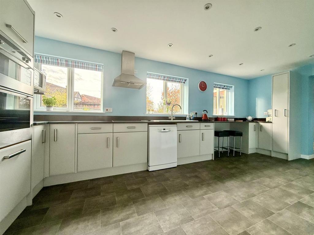 Kitchen1.jpg