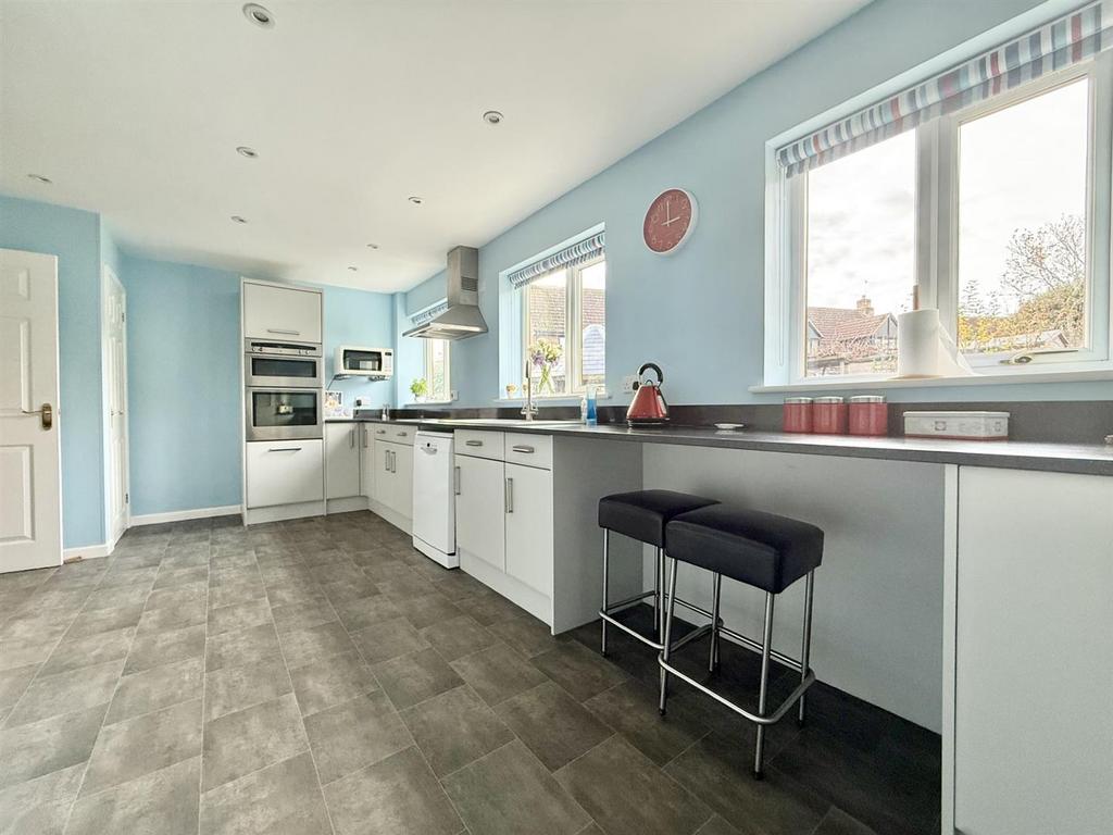 Kitchen2.jpg