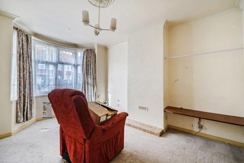 undefined, Glebe Avenue, Mitcham CR4