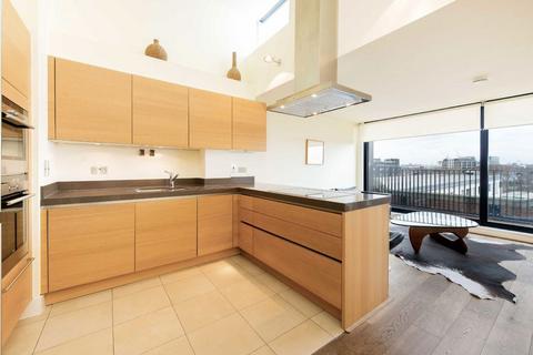 2 bedroom flat to rent, Great West Road, London W6