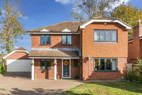 4 bedroom detached house for sale, High Grove, Bromley BR1