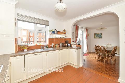 3 bedroom townhouse for sale, Oyster Street, Portsmouth PO1