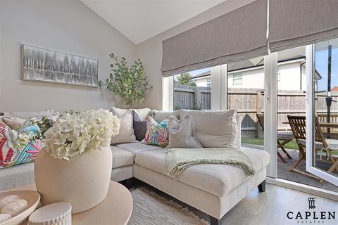 undefined, Oaklands Close, Dunmow
