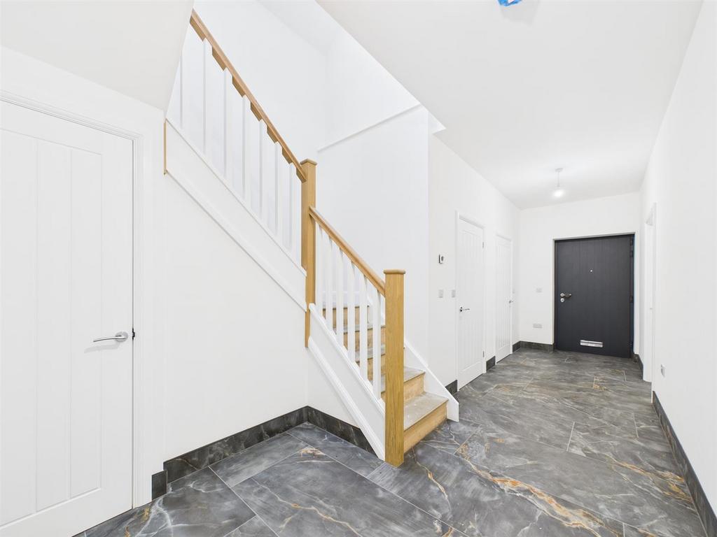Hallway 2.jpg