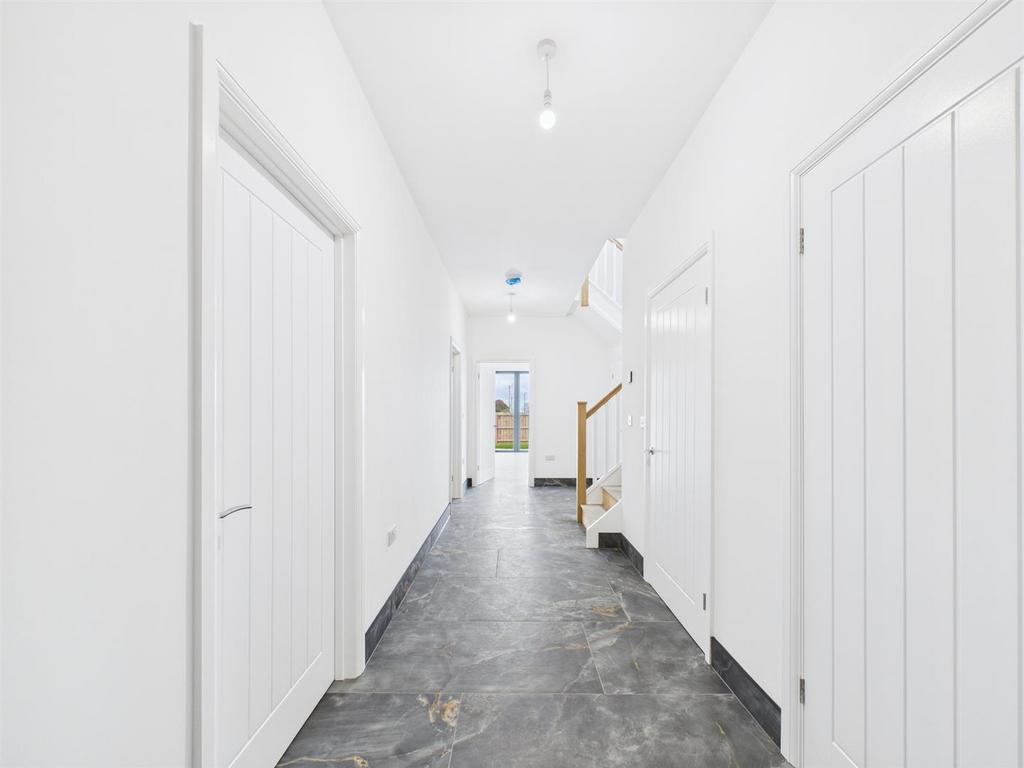 Hallway 1.jpg