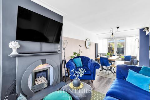 3 bedroom semi-detached house for sale, Towncroft Avenue, Middleton, M24