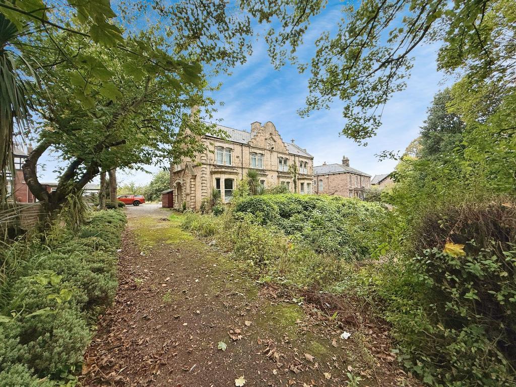 Moorgate Rotherham Moorgate Road, Rotherham, South... 5 bed semi-detached house - £1,400 ...