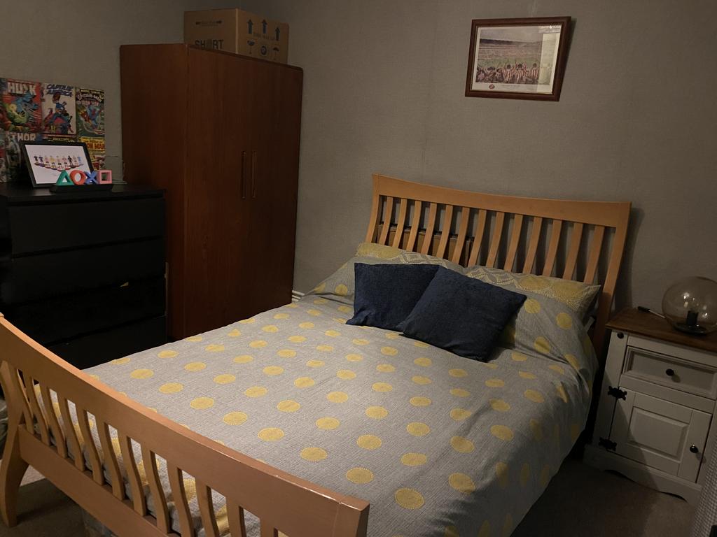 Front bedroom 2