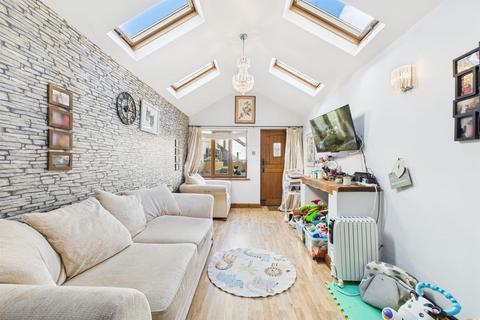 2 bedroom terraced house for sale, 15 Brookside Avenue, Johnston