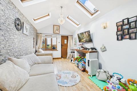 2 bedroom terraced house for sale, 15 Brookside Avenue, Johnston