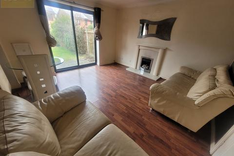2 bedroom end of terrace house to rent, Keadby Close Eccles