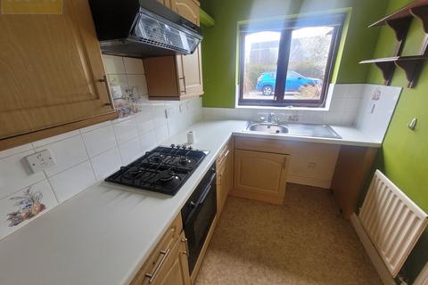 2 bedroom end of terrace house to rent, Keadby Close Eccles