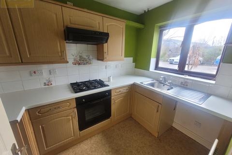 2 bedroom end of terrace house to rent, Keadby Close Eccles