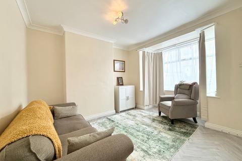 2 bedroom terraced house to rent, Sandene Drive, Huddersfield, West Yorkshire, HD4