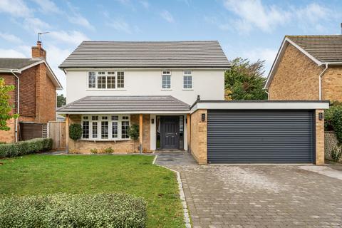 4 bedroom detached house for sale, Pine Dean, Bookham