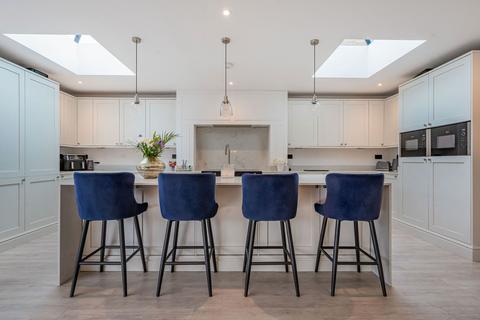 4 bedroom detached house for sale, Pine Dean, Bookham