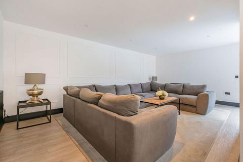 4 bedroom detached house for sale, Pine Dean, Bookham