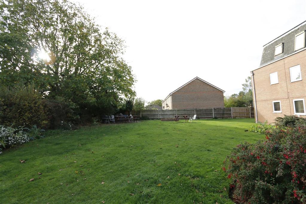 14 Grove Court (12).JPG