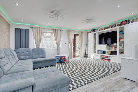 15 Broomfields Mews, Basildon, SS13 3LH