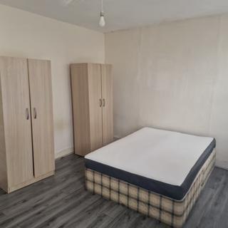 undefined, Kingsdown Road, London, E11