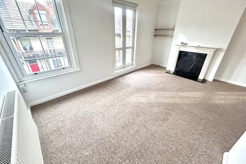 3 bedroom maisonette to rent, Russell Road, Felixstowe IP11