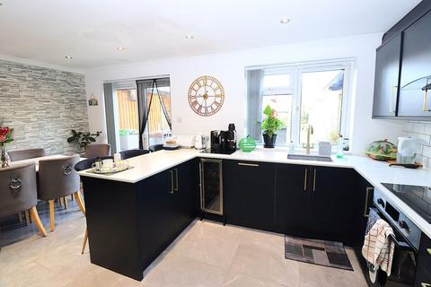 3 bedroom semi-detached house for sale, Institute Road, Aldershot GU12