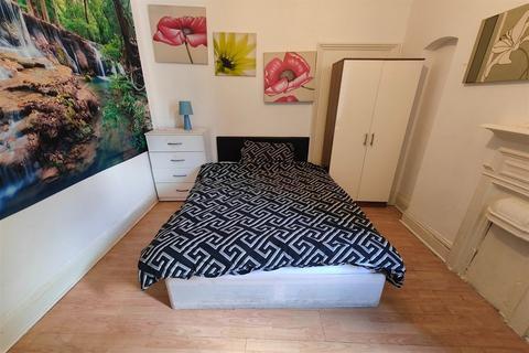 undefined, Hackney Road, Bethnal Green, London, E2