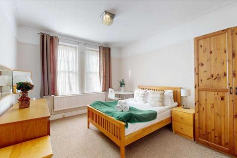 2 bedroom apartment to rent, London W1H