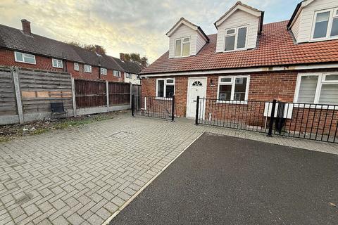 4 bedroom semi-detached house to rent, Sidhu Mews, Romford, RM3