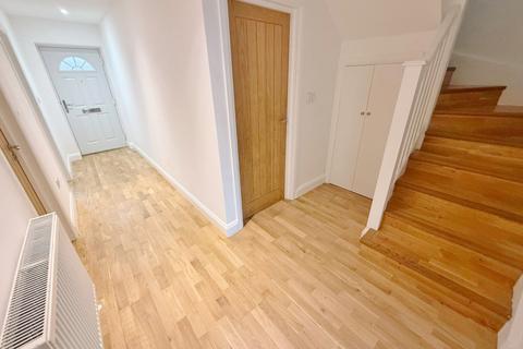 4 bedroom semi-detached house to rent, Sidhu Mews, Romford, RM3