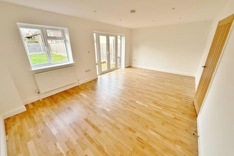 4 bedroom semi-detached house to rent, Sidhu Mews, Romford, RM3