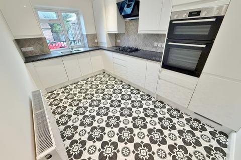 4 bedroom semi-detached house to rent, Sidhu Mews, Romford, RM3