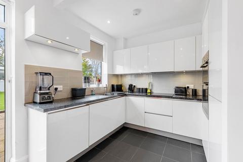 undefined, Stoneleigh Avenue, Worcester Park KT4