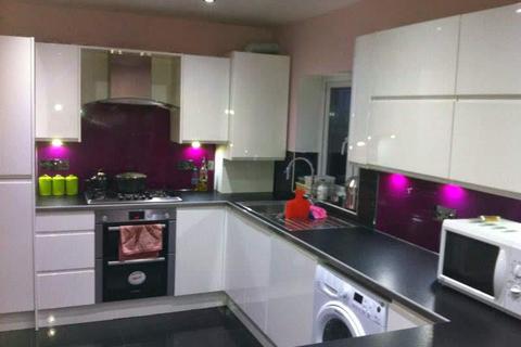 1 bedroom in a house share to rent, Eastern Avenue, Ilford IG2