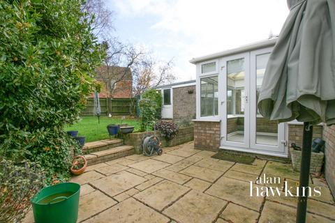 3 bedroom detached bungalow to rent, Branscombe Drive, Royal Wootton Bassett, SN4