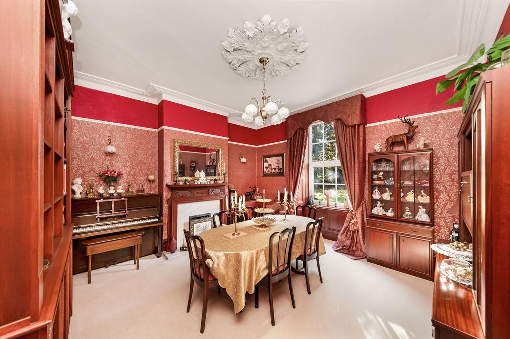 Second sitting room/dining room