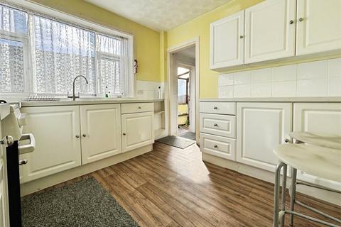3 bedroom semi-detached house to rent, Heysham Road, Hampshire SO15