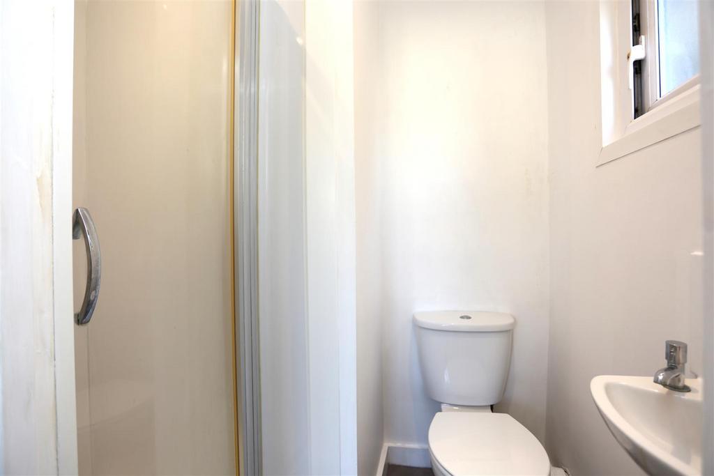 5, 107 Lansdowne Place - Shower (1).JPG