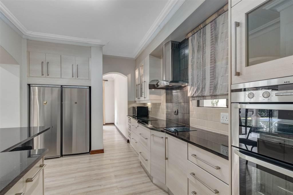 5 bed terraced house to rent Egham Cres, London S