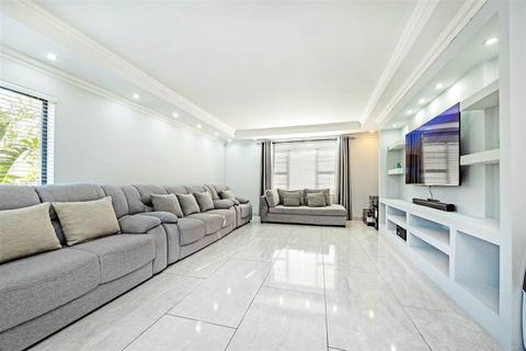 undefined, Egham Cres SM3