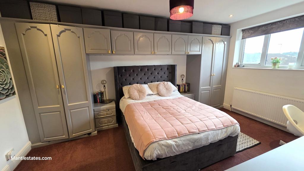 Master bedroom (1)