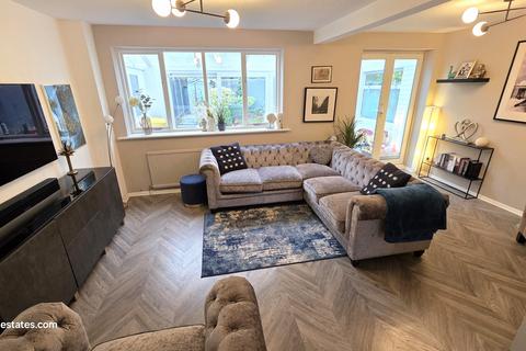 undefined, Darwin Close, New Southgate N11