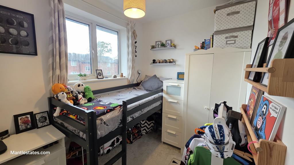 Front bedroom (4)